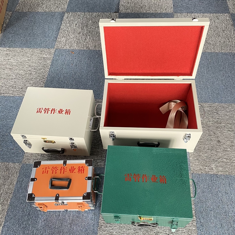 西华爆破工程作业箱如何选择？玻璃钢与传统材质的全面对比